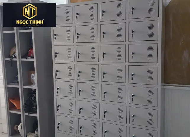 Tủ giày-Tủ sắt sơn tĩnh điện màu ghi, có 40 khoang cánh mở 40C5K Tủ giày-Tủ sắt sơn tĩnh điện màu ghi, có 40 khoang cánh mở 40C5K